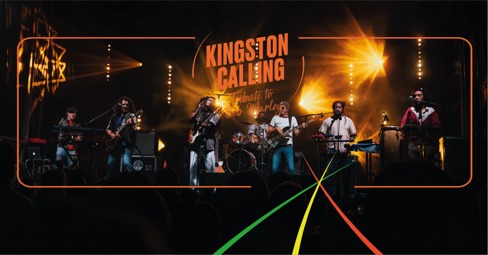 Kingston Calling sur scène sous le logo du groupe
