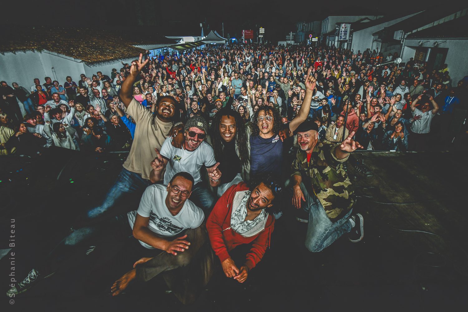 Selfie du groupe Kingston Calling sur scène au festival Tous en Cène (2023)