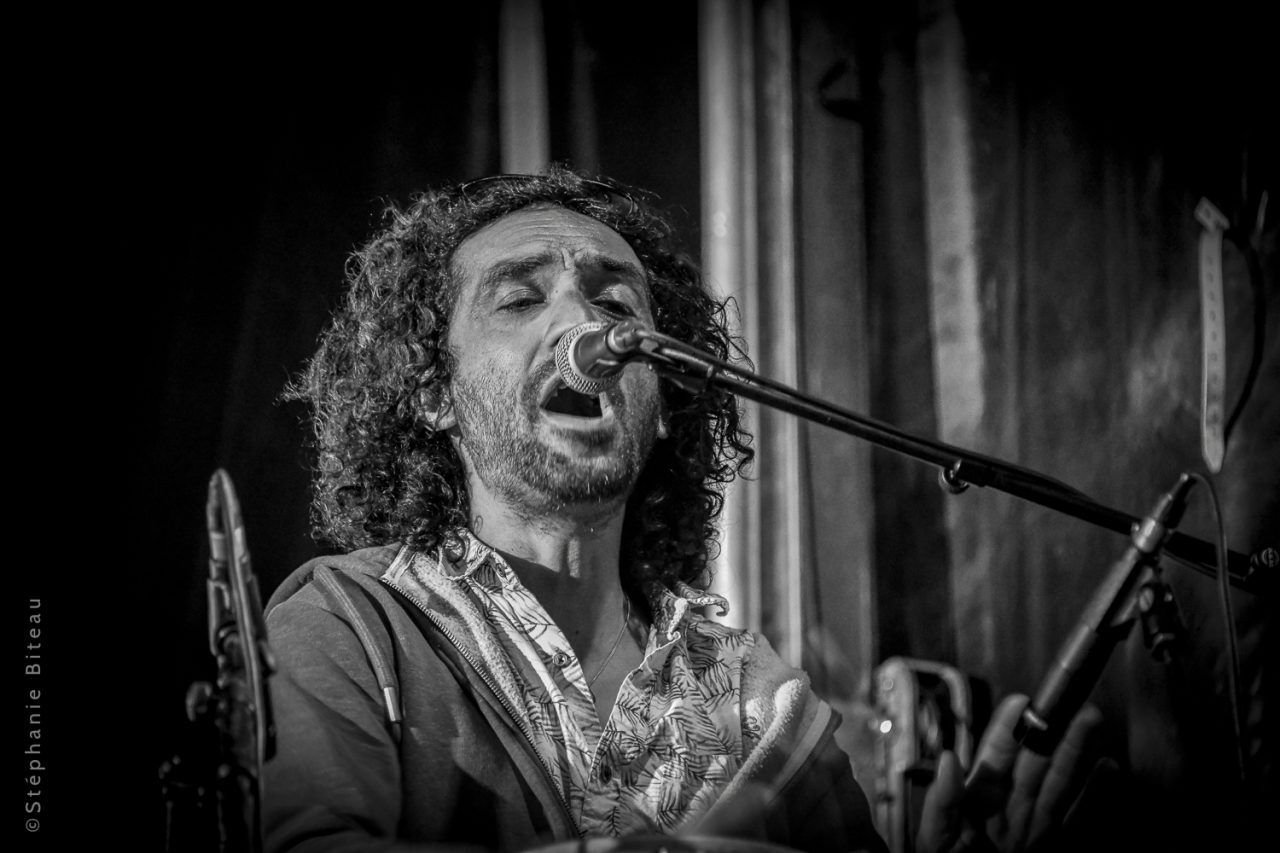 Ioane Maiau, chœurs et percussions de Kingston Calling, au festival Tous en Cène (2023)