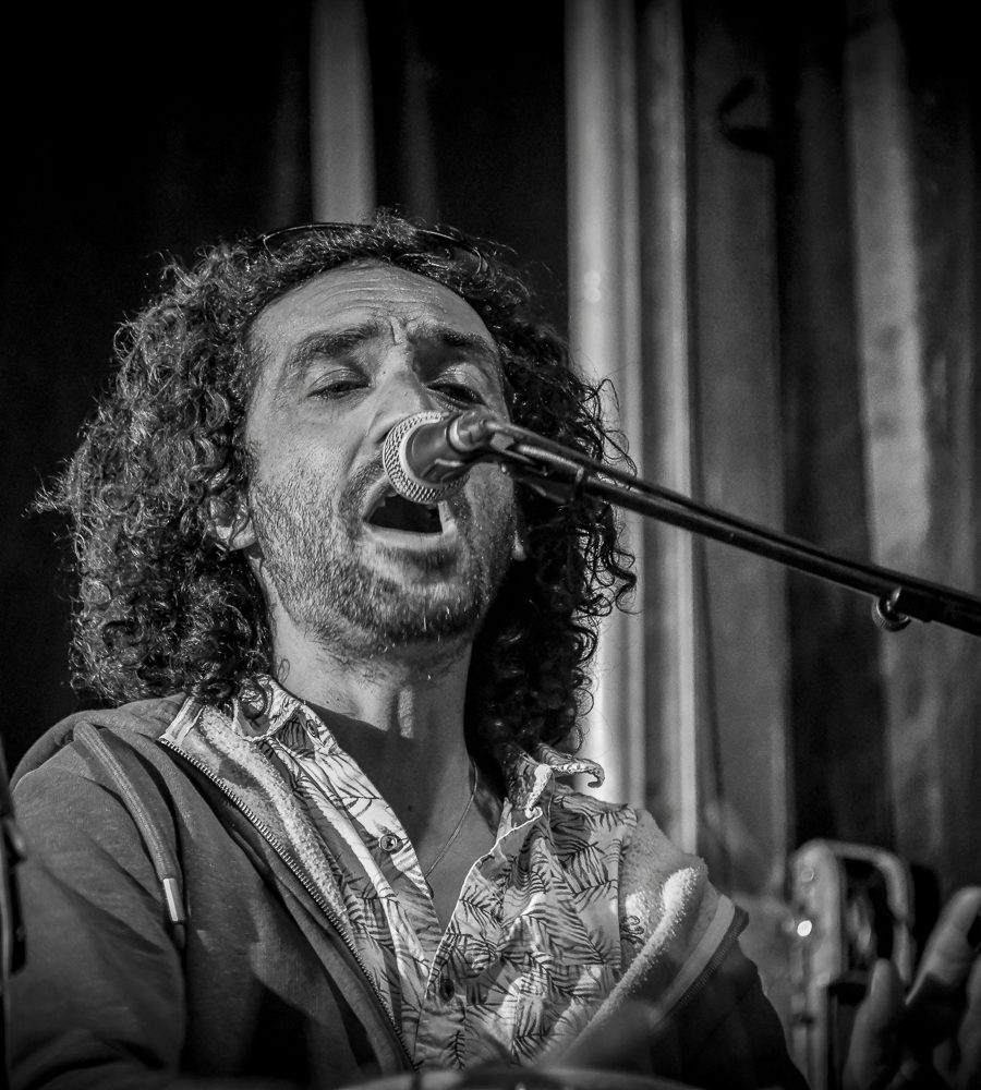 Ioane Maiau, Chœurs et percussions — Kingston Calling