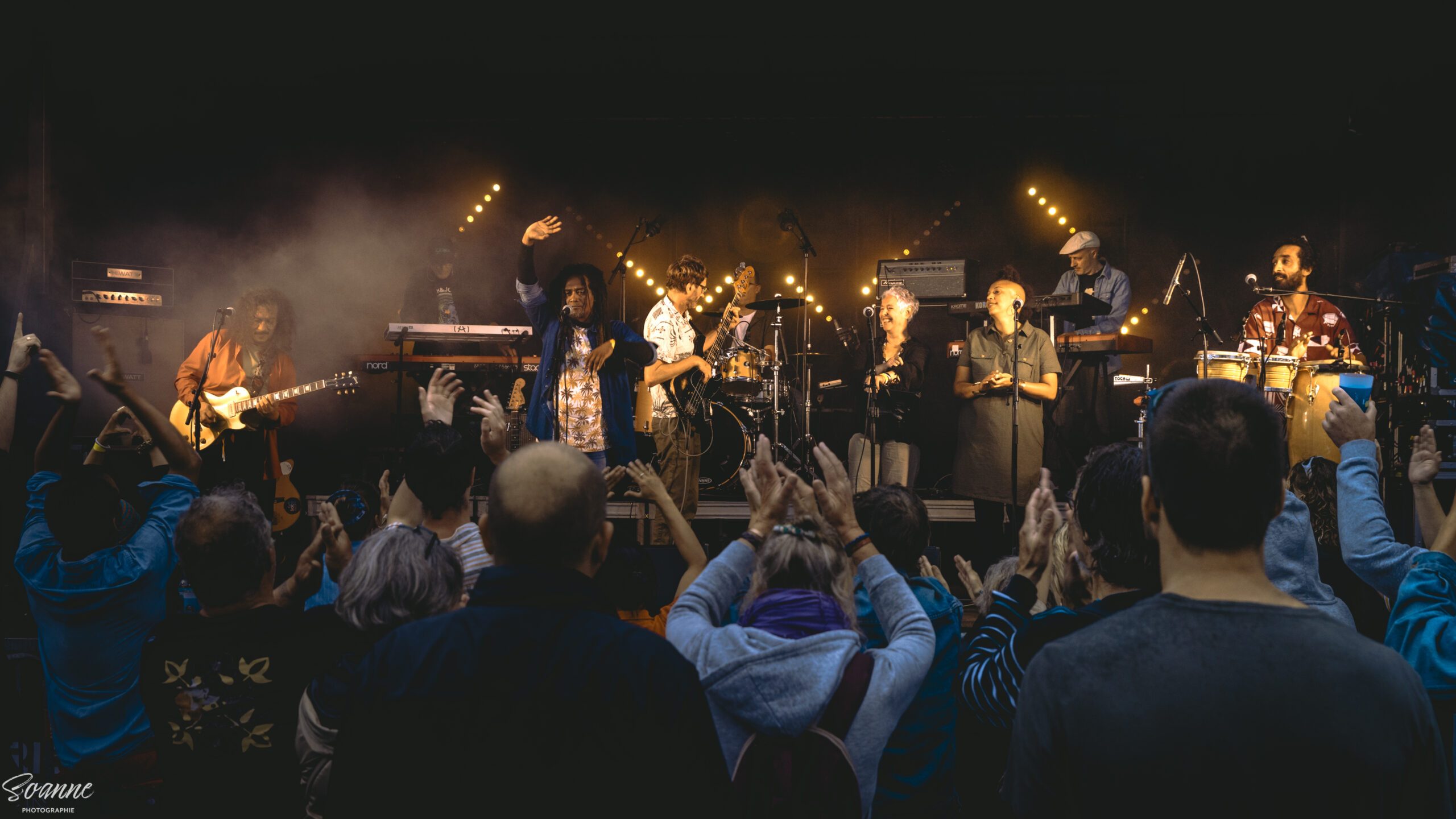 Kingston Calling sur scène et le public, photo Soanne Photographie