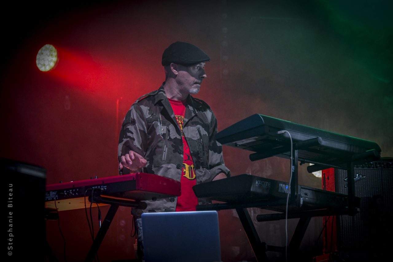 Mickaël aux claviers de Kingston Calling au festival Tous en Cène (2023)